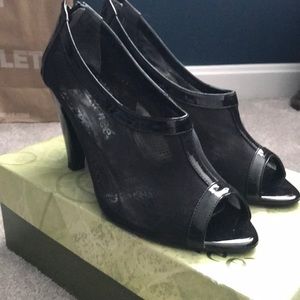 J renee open toe pump
